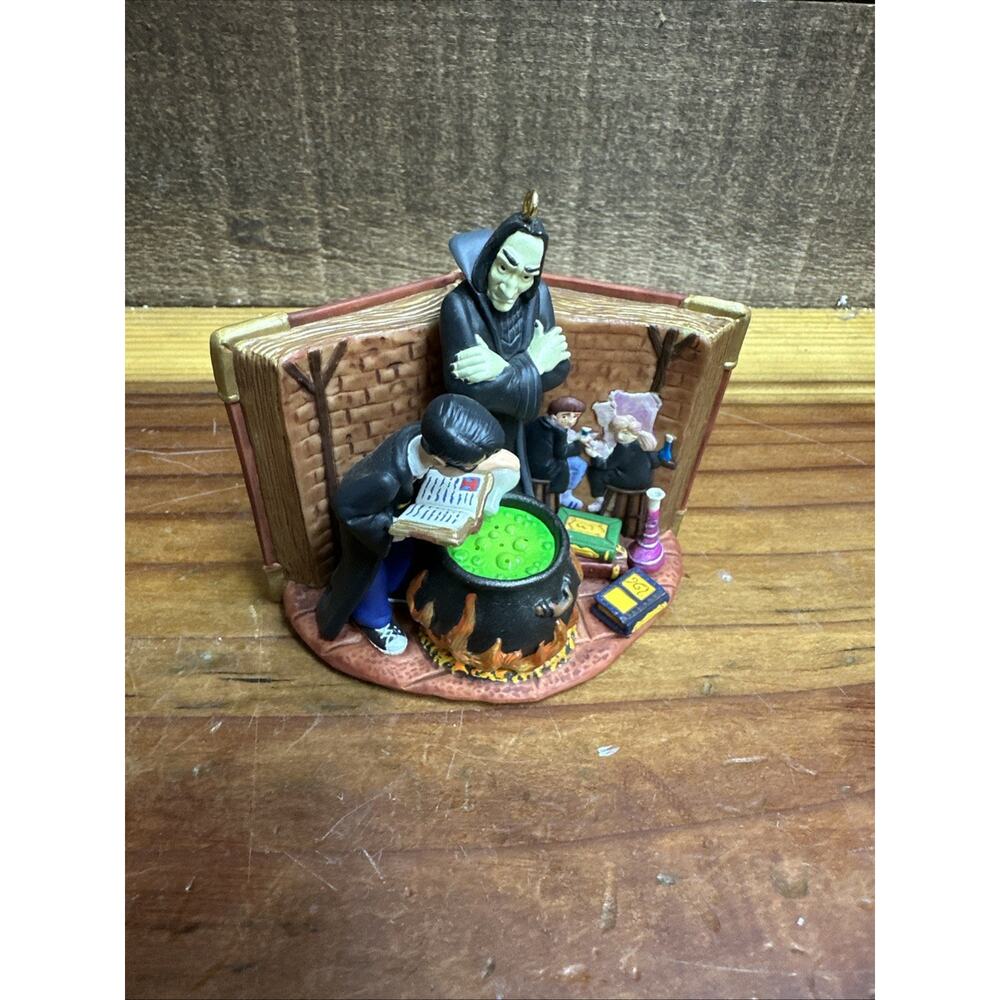 Harry Potter Hallmark Keepsake Ornament 2001 The Potions Master -b